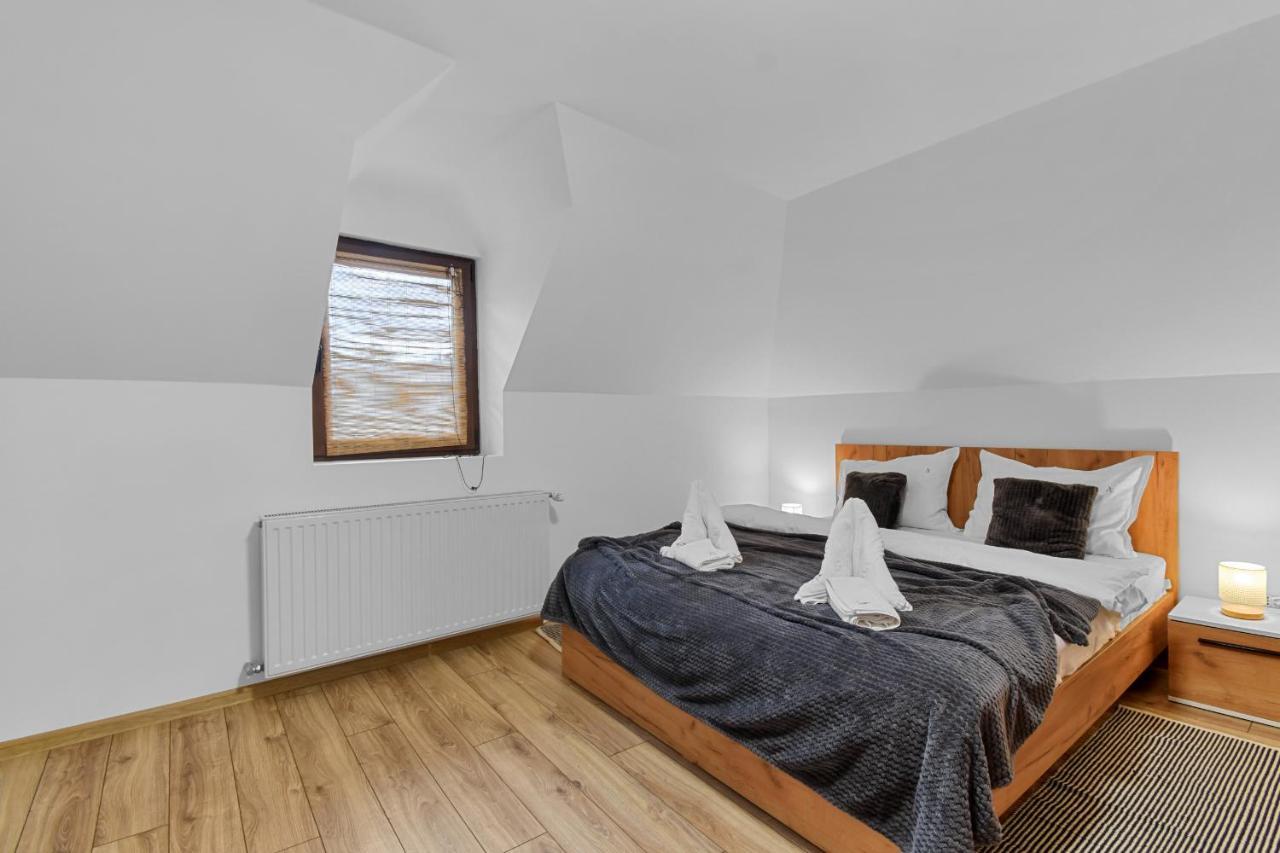 Two Bedrooms Hytta Apartment Sinaia Exteriör bild