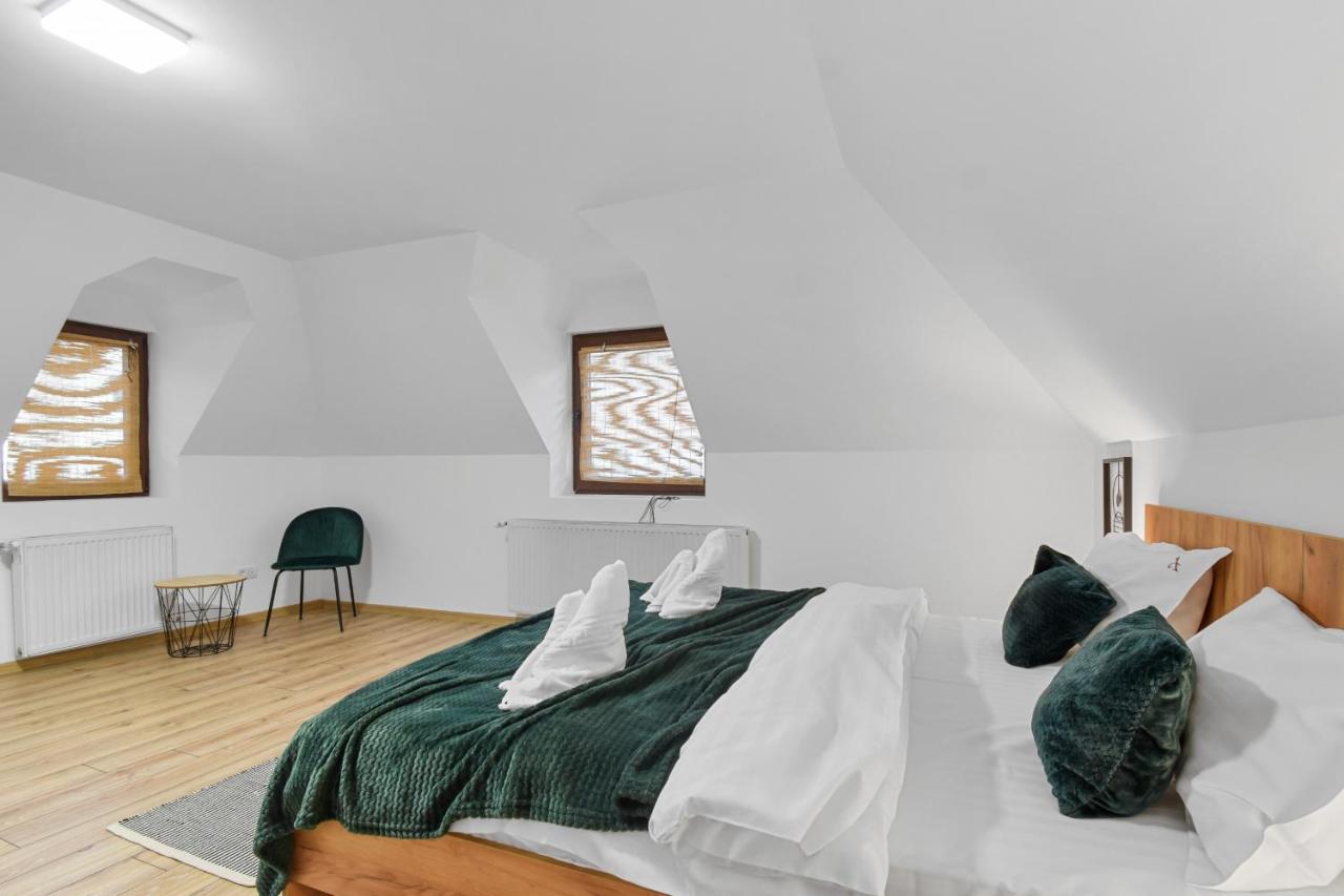 Two Bedrooms Hytta Apartment Sinaia Exteriör bild